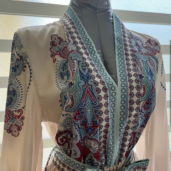 Boutique Dress - Picture 2 of 7